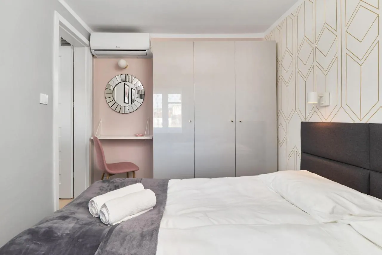 Kotlarska Market Square Apartment With Airconditioning By Noclegi Renters Wroclaw